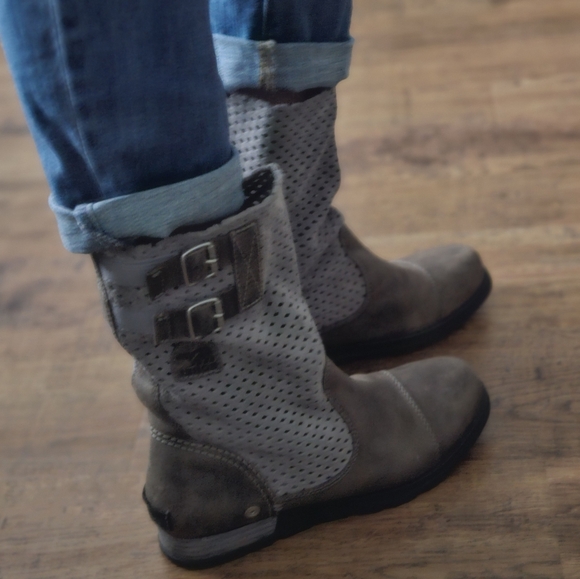 SOREL Boots, Size 8 Women's - Picture 4 of 13